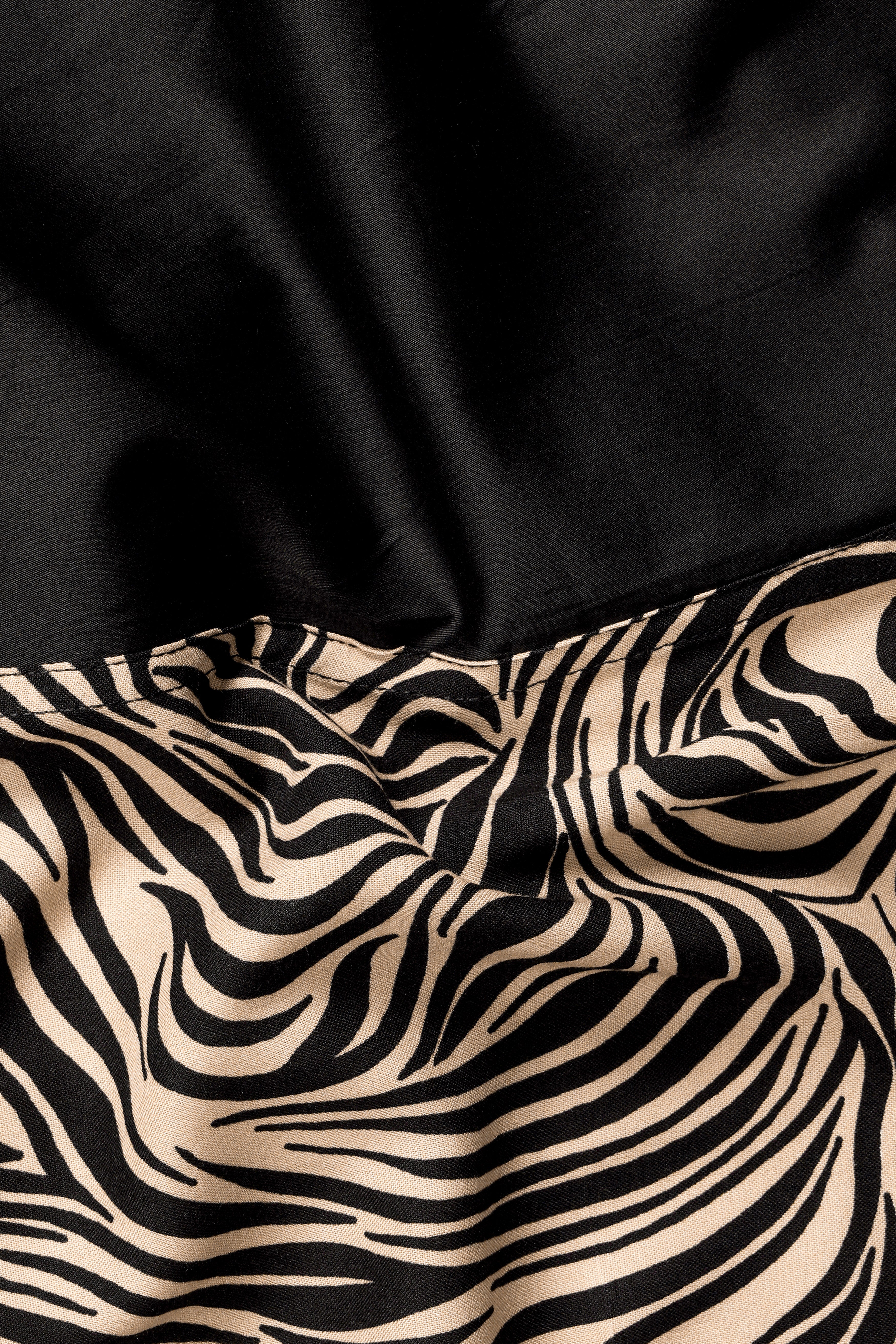 Safari Noir-Half Animal Printed And Jade Black Solid Subtle Sheen Super Soft Premium Cotton Casual Designers Shirt 13328-D5-38, 13328-D5-H-38, 13328-D5-39, 13328-D5-H-39, 13328-D5-40, 13328-D5-H-40, 13328-D5-42, 13328-D5-H-42, 13328-D5-44, 13328-D5-H-44, 13328-D5-46, 13328-D5-H-46, 13328-D5-48, 13328-D5-H-48, 13328-D5-50, 13328-D5-H-50, 13328-D5-52, 13328-D5-H-52