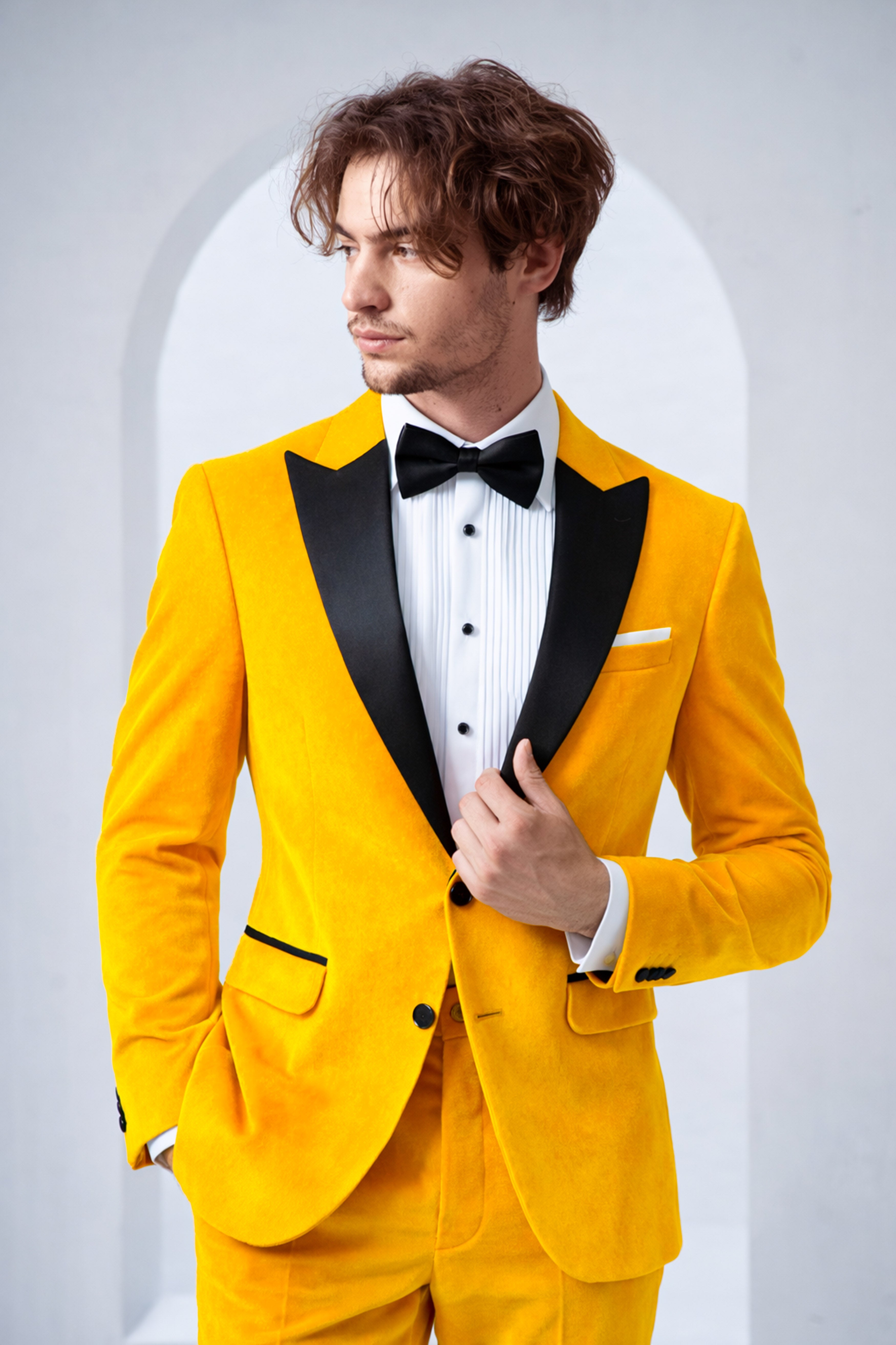 Marquis-Selective Yellow Velvet Peak Lapel Tuxedo Blazer