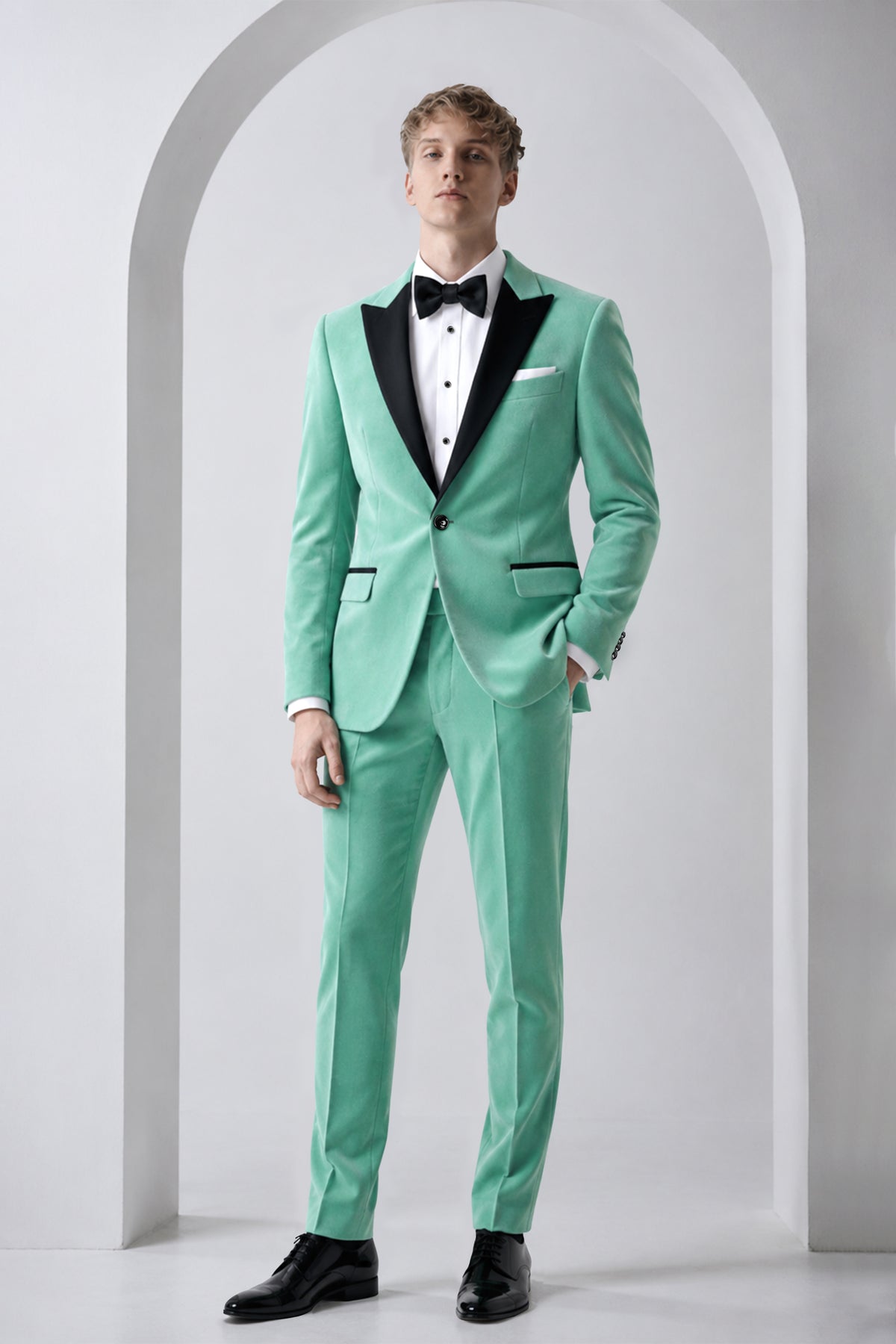 Sapphire-Cyan Blue Velvet Peak Lapel Tuxedo Suit