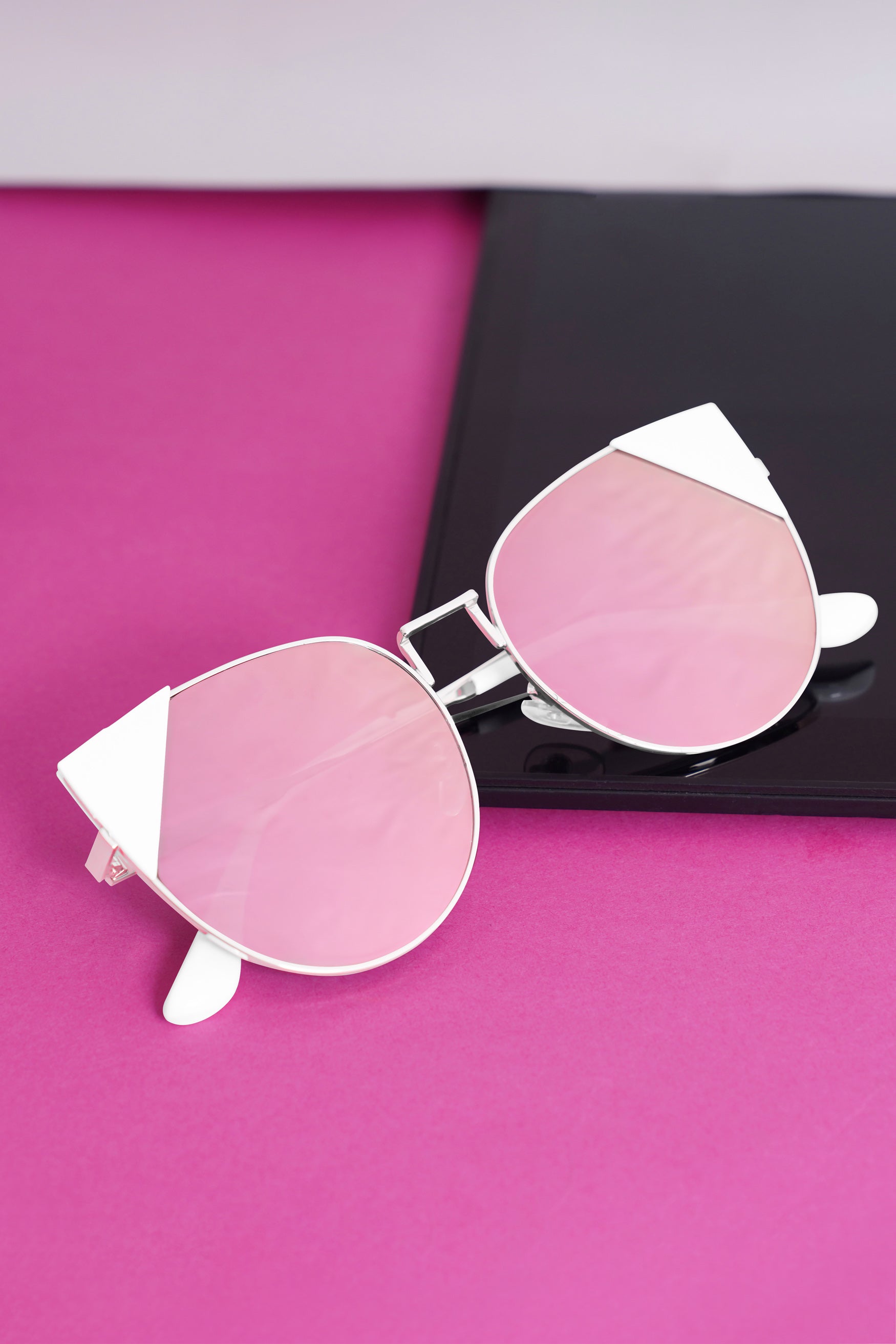 Kourtney Kardashian Style Pointed Cat Eye Celebrity Sunglasses –  CosmicEyewear