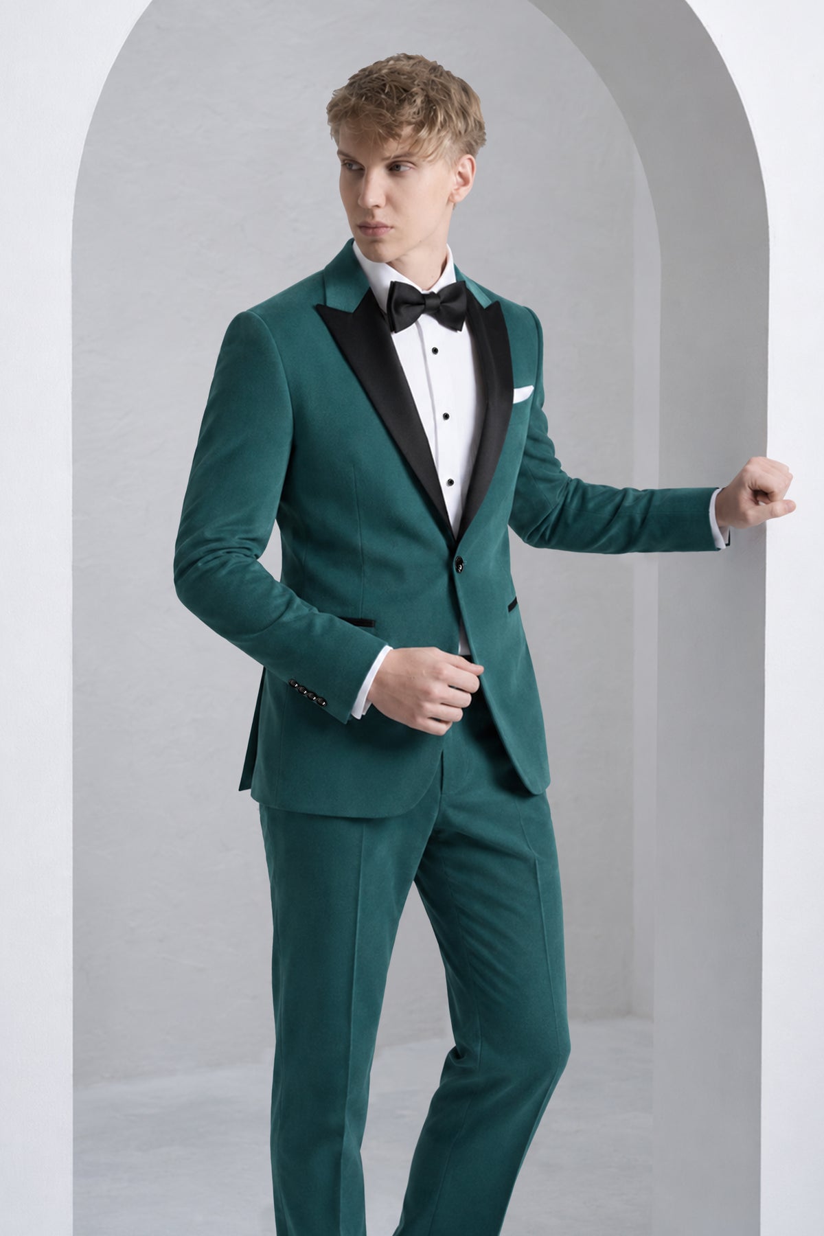 Verdant-Teal Green Velvet Peak Lapel Tuxedo Suit