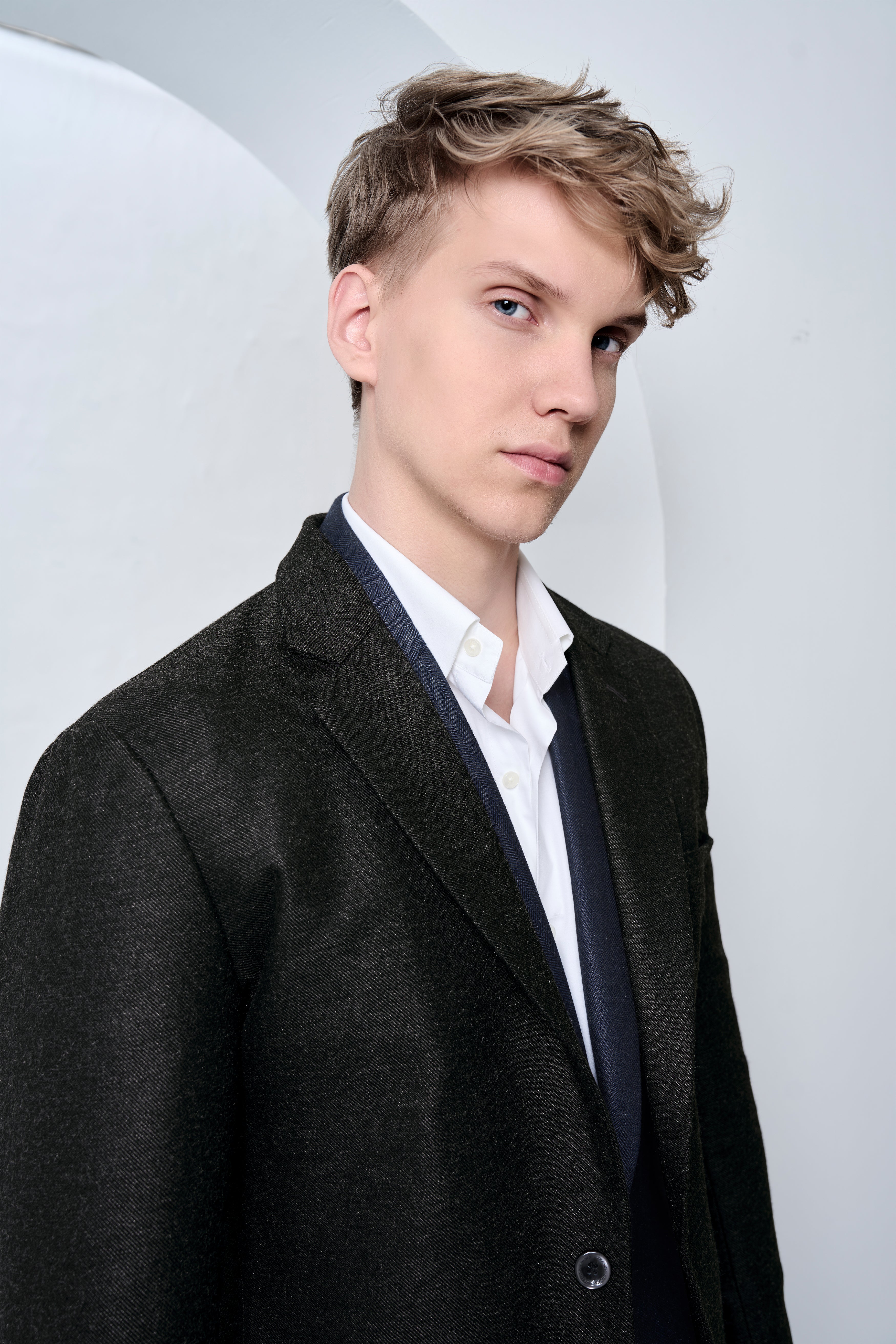 Metallo-Gunmetal Gray Textured Tweed Single Breasted Overcoat With Pant